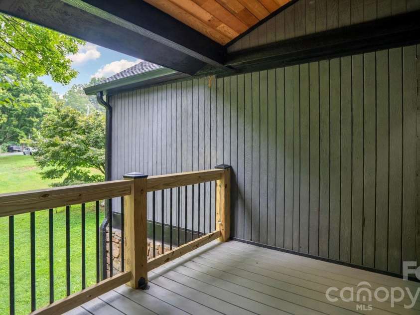 102 FALLS Street, Morganton, NC 28655.  MLS# CAR4410971, YatesRealty ID 41705. 