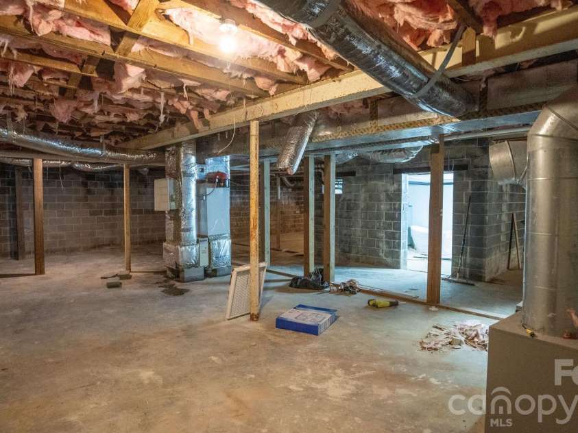 102 FALLS Street, Morganton, NC 28655.  MLS# CAR4410971, YatesRealty ID 41705. 