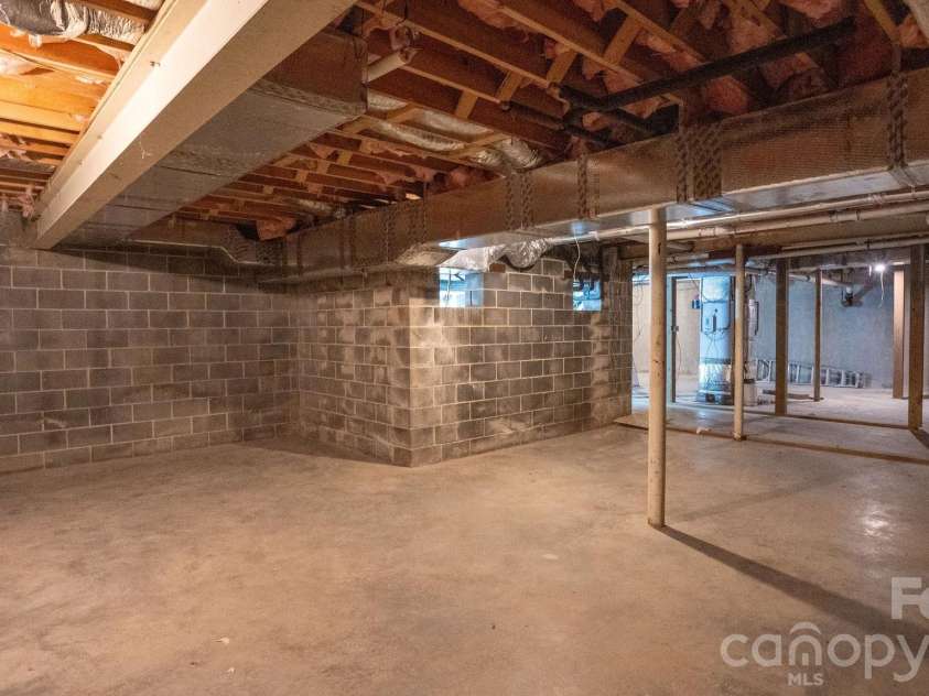 102 FALLS Street, Morganton, NC 28655.  MLS# CAR4410971, YatesRealty ID 41705. 