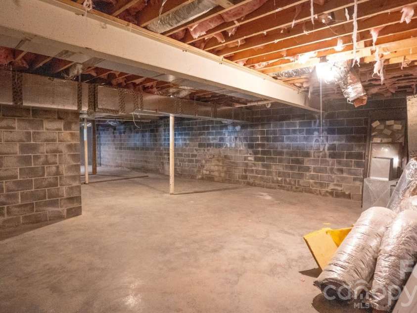 102 FALLS Street, Morganton, NC 28655.  MLS# CAR4410971, YatesRealty ID 41705. 