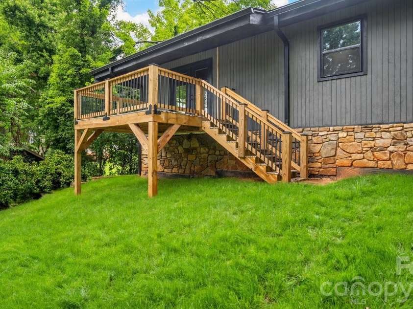 102 FALLS Street, Morganton, NC 28655.  MLS# CAR4410971, YatesRealty ID 41705. 