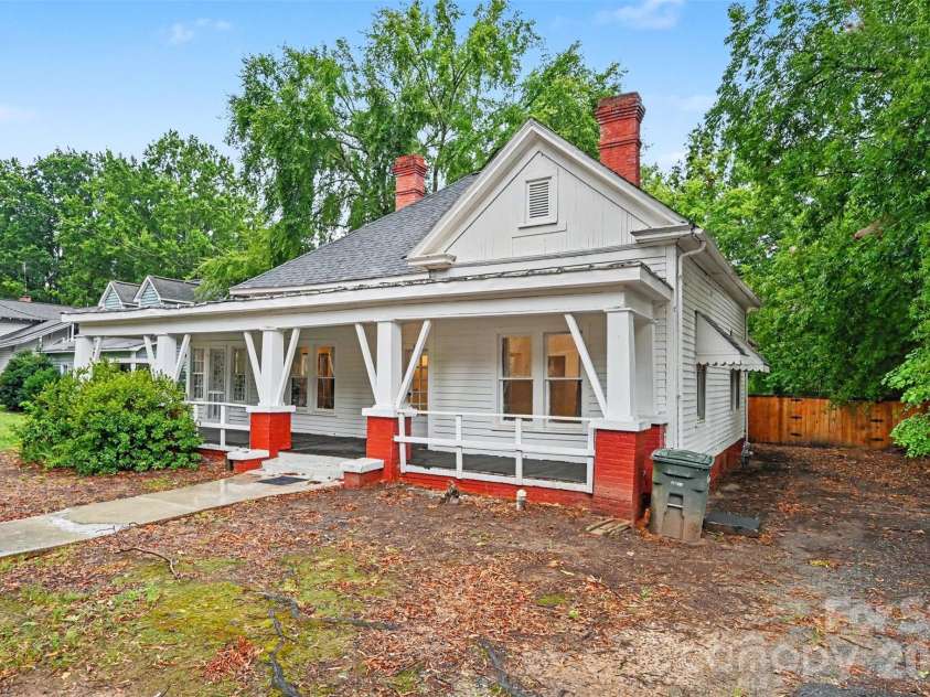 510 Everette Street, Monroe, NC 28112.  MLS# CAR4408870, YatesRealty ID 41706. 