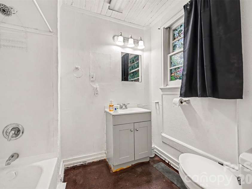 510 Everette Street, Monroe, NC 28112.  MLS# CAR4408870, YatesRealty ID 41706. 