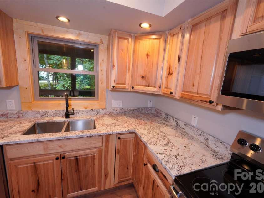 616 Twinbrook Lane, Maggie Valley, NC 28751.  MLS# CAR4410327, YatesRealty ID 41709. 
