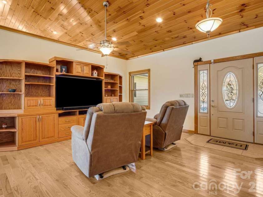 20 Stony Crest Drive, Spruce Pine, NC 28777.  MLS# CAR4352287, YatesRealty ID 4171. 