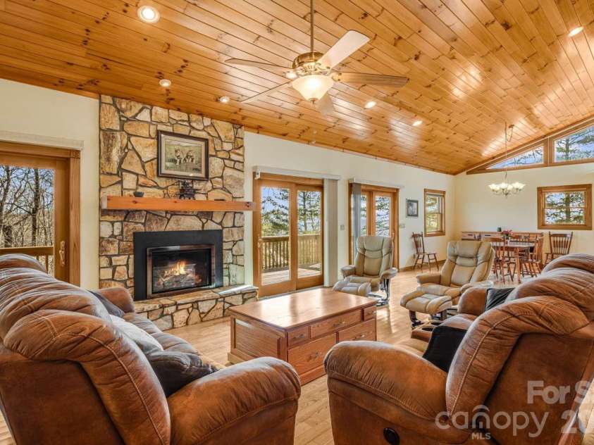 20 Stony Crest Drive, Spruce Pine, NC 28777.  MLS# CAR4352287, YatesRealty ID 4171. 