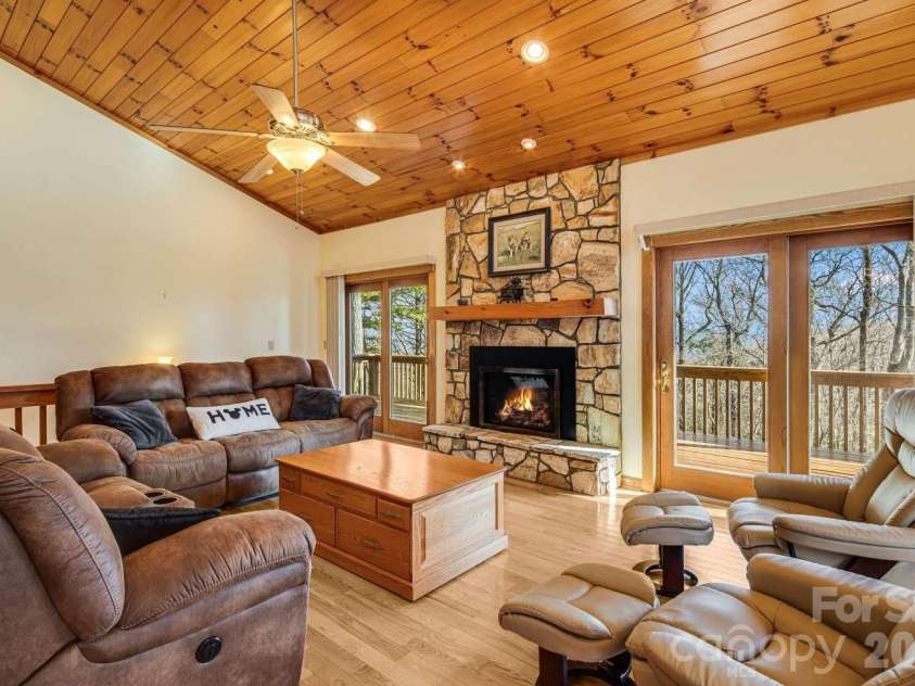 20 Stony Crest Drive, Spruce Pine, NC 28777.  MLS# CAR4352287, YatesRealty ID 4171. 