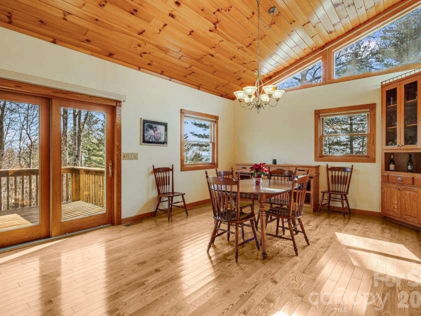 20 Stony Crest Drive, Spruce Pine, NC 28777.  MLS# CAR4352287, YatesRealty ID 4171. 