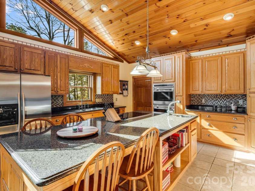 20 Stony Crest Drive, Spruce Pine, NC 28777.  MLS# CAR4352287, YatesRealty ID 4171. 