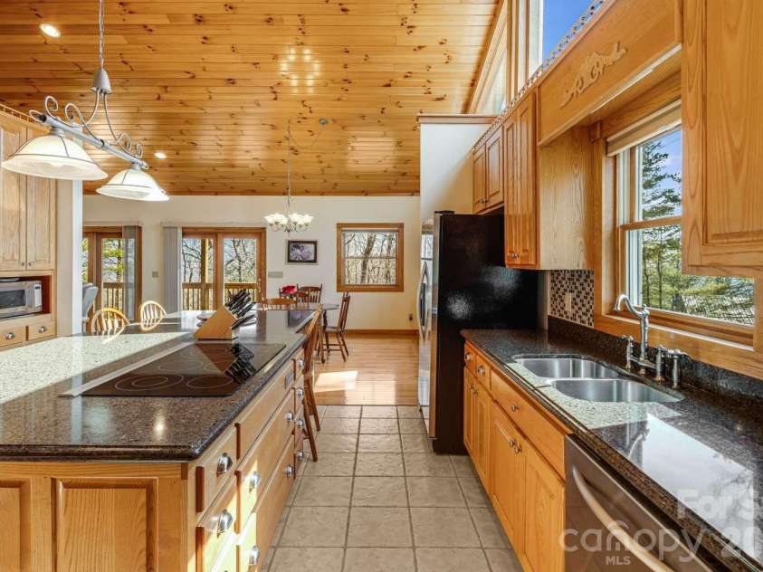 20 Stony Crest Drive, Spruce Pine, NC 28777.  MLS# CAR4352287, YatesRealty ID 4171. 