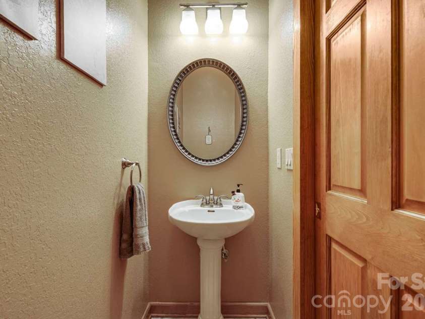 20 Stony Crest Drive, Spruce Pine, NC 28777.  MLS# CAR4352287, YatesRealty ID 4171. 