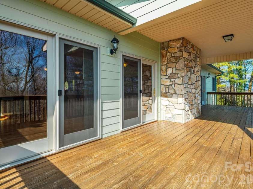 20 Stony Crest Drive, Spruce Pine, NC 28777.  MLS# CAR4352287, YatesRealty ID 4171. 