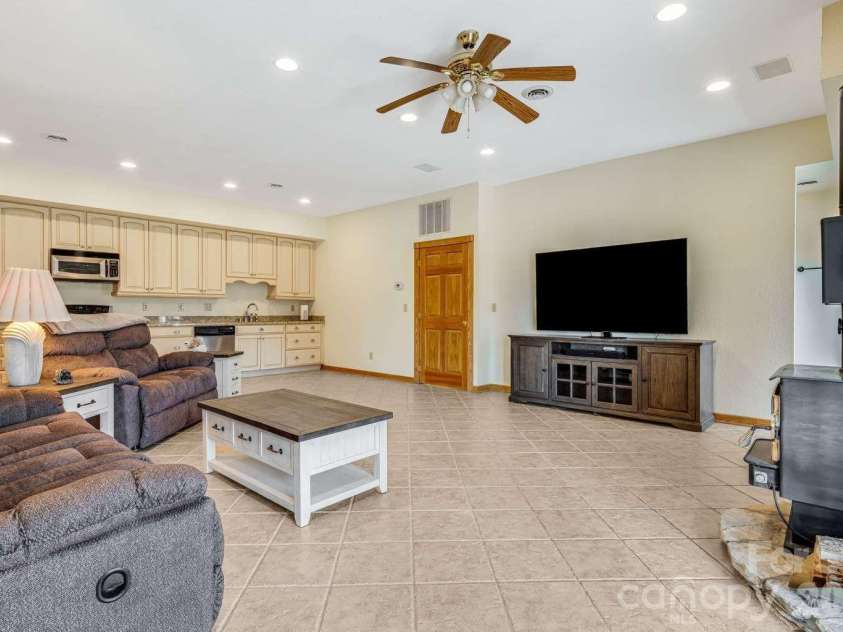 20 Stony Crest Drive, Spruce Pine, NC 28777.  MLS# CAR4352287, YatesRealty ID 4171. 
