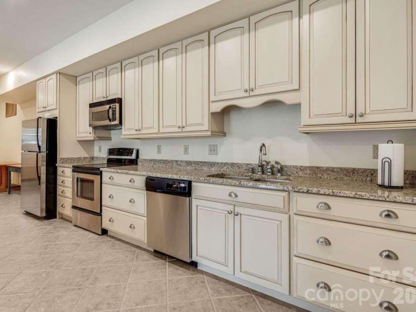 20 Stony Crest Drive, Spruce Pine, NC 28777.  MLS# CAR4352287, YatesRealty ID 4171. 