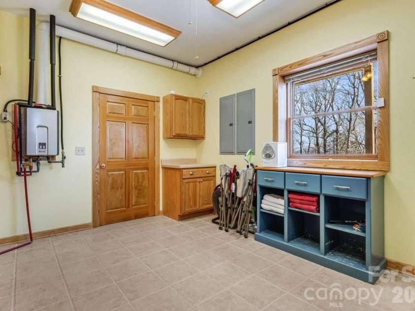 20 Stony Crest Drive, Spruce Pine, NC 28777.  MLS# CAR4352287, YatesRealty ID 4171. 
