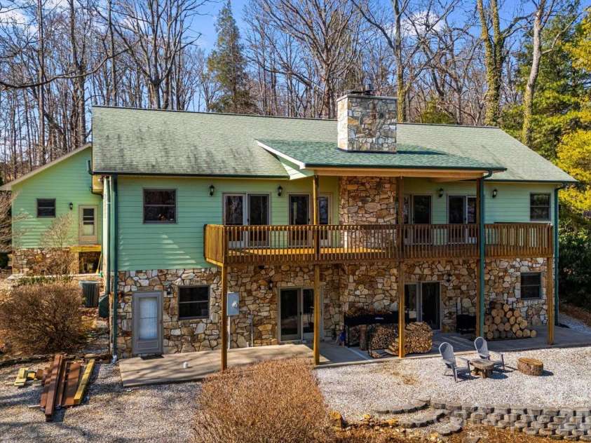 20 Stony Crest Drive, Spruce Pine, NC 28777.  MLS# CAR4352287, YatesRealty ID 4171. 