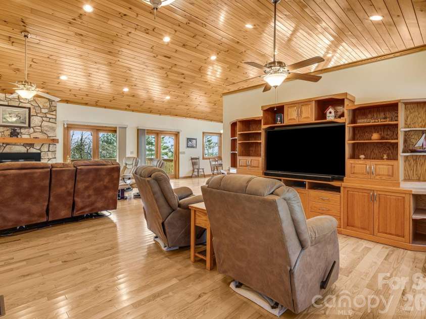 20 Stony Crest Drive, Spruce Pine, NC 28777.  MLS# CAR4421947, YatesRealty ID 4171. 