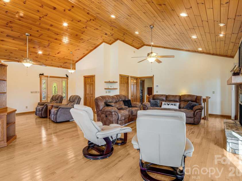 20 Stony Crest Drive, Spruce Pine, NC 28777.  MLS# CAR4421947, YatesRealty ID 4171. 