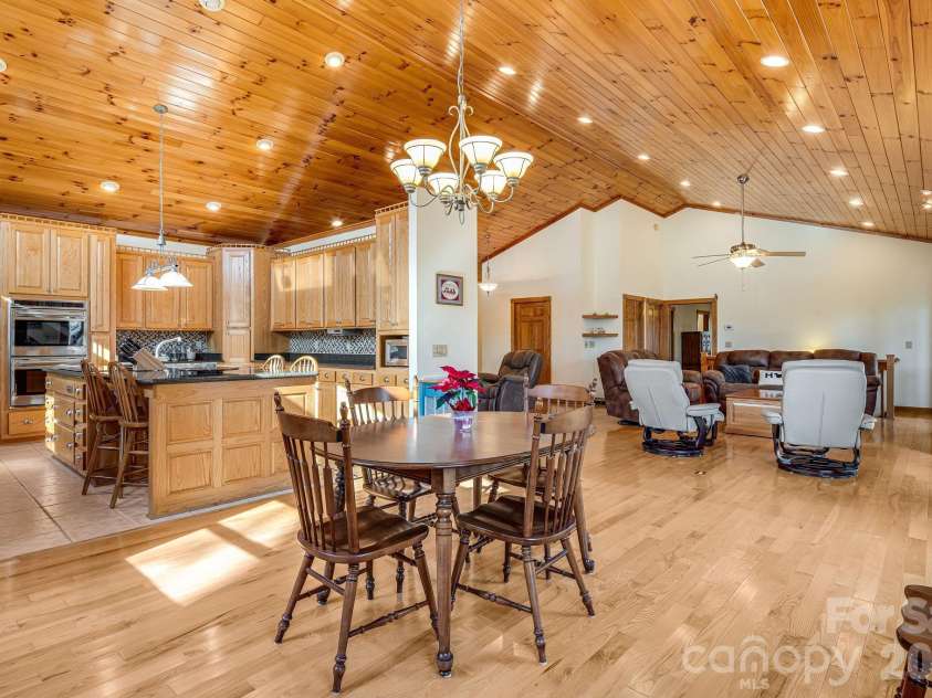 20 Stony Crest Drive, Spruce Pine, NC 28777.  MLS# CAR4421947, YatesRealty ID 4171. 