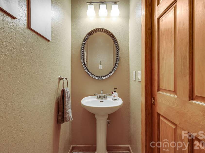 20 Stony Crest Drive, Spruce Pine, NC 28777.  MLS# CAR4421947, YatesRealty ID 4171. 