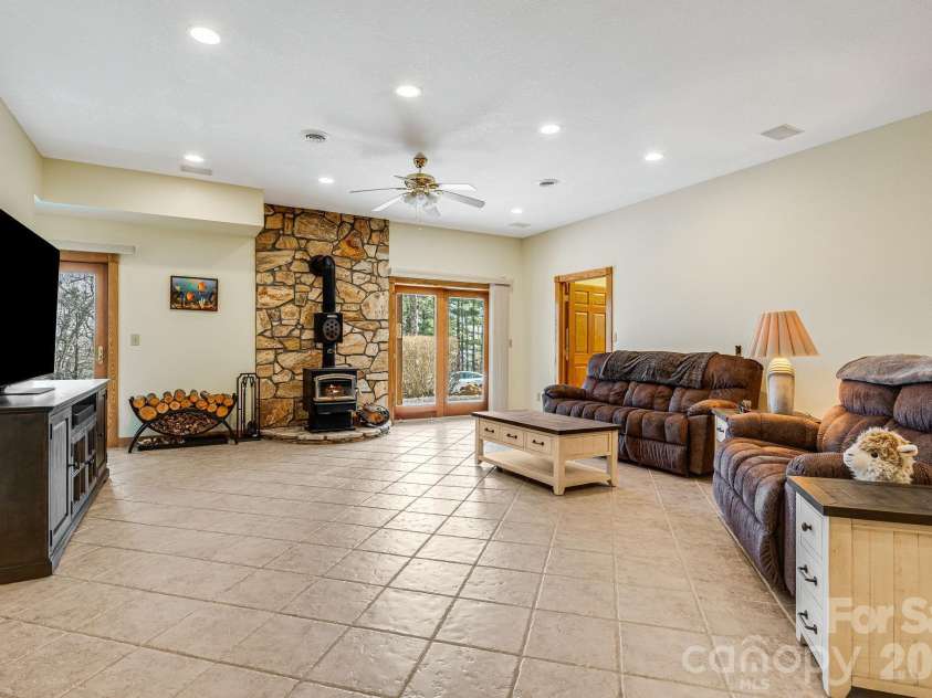 20 Stony Crest Drive, Spruce Pine, NC 28777.  MLS# CAR4421947, YatesRealty ID 4171. 