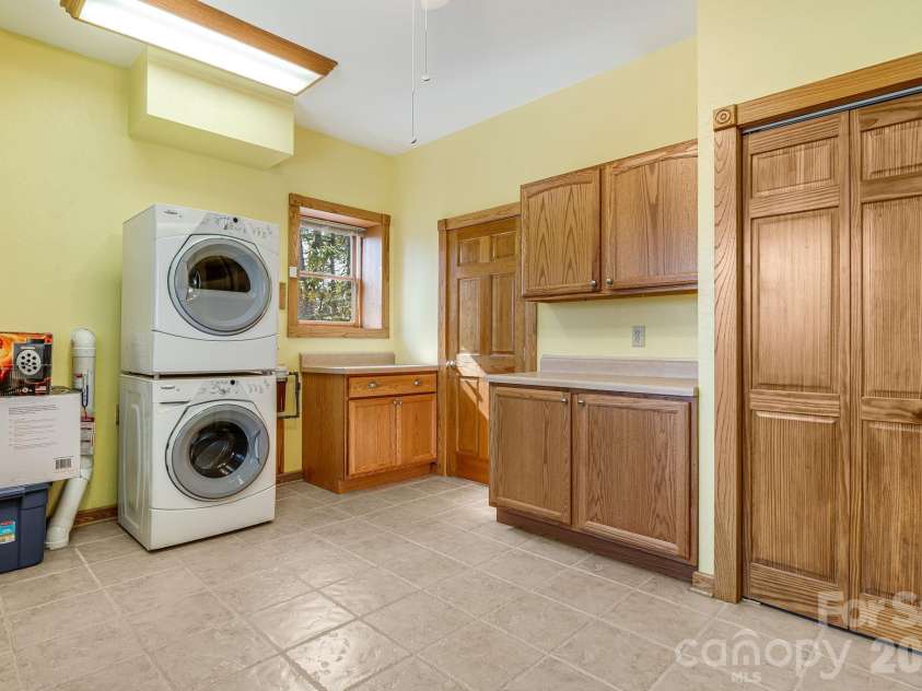 20 Stony Crest Drive, Spruce Pine, NC 28777.  MLS# CAR4421947, YatesRealty ID 4171. 