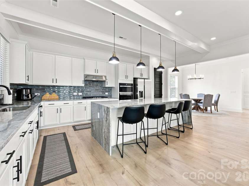 513 Bowman Road, Charlotte, NC 28217.  MLS# CAR4410244, YatesRealty ID 41711. 