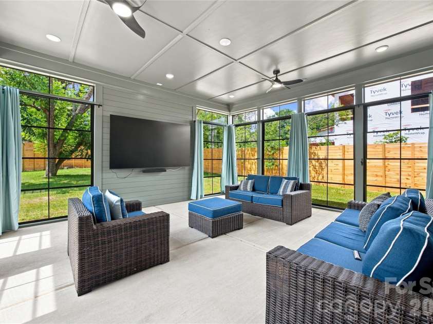 513 Bowman Road, Charlotte, NC 28217.  MLS# CAR4410244, YatesRealty ID 41711. 
