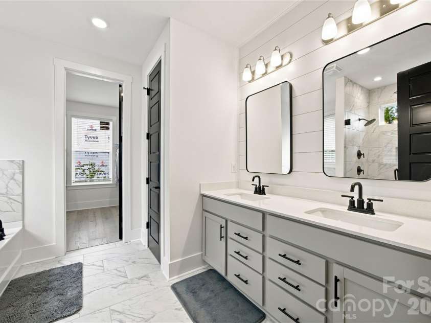 513 Bowman Road, Charlotte, NC 28217.  MLS# CAR4410244, YatesRealty ID 41711. 