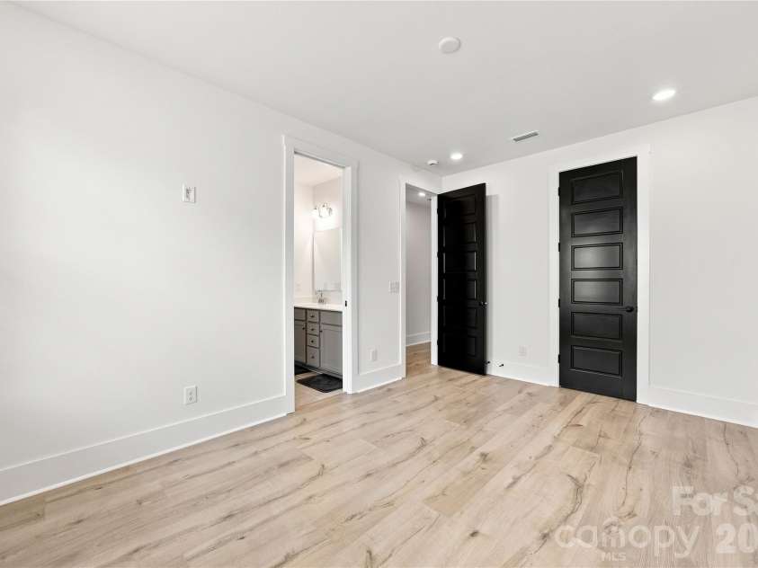 513 Bowman Road, Charlotte, NC 28217.  MLS# CAR4410244, YatesRealty ID 41711. 