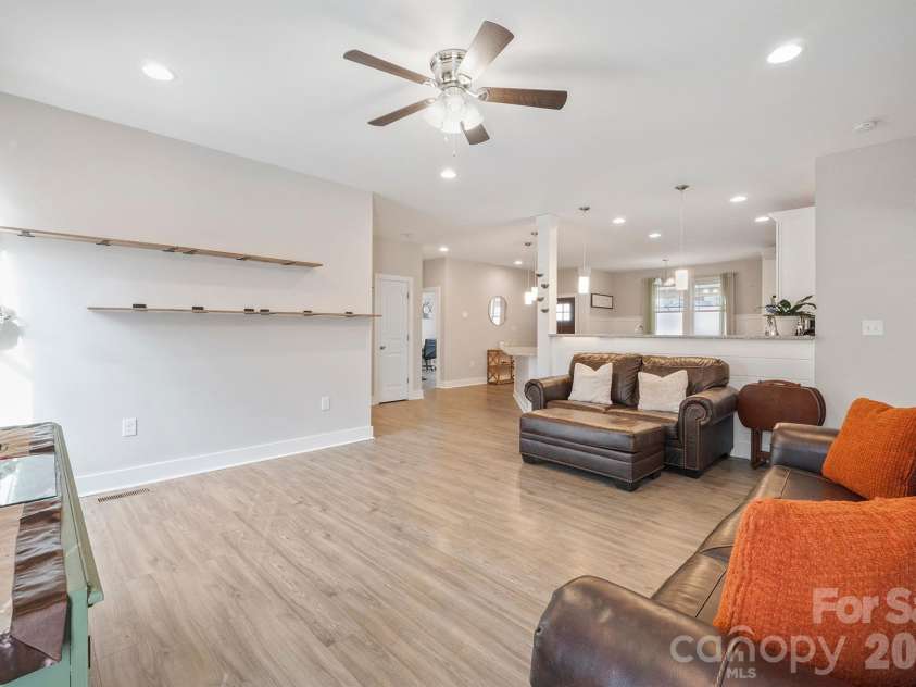 1544 Farmington Hills Drive, Conover, NC 28613.  MLS# CAR4405042, YatesRealty ID 41717. 