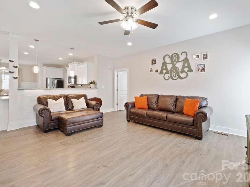1544 Farmington Hills Drive, Conover, NC 28613.  MLS# CAR4405042, YatesRealty ID 41717. 