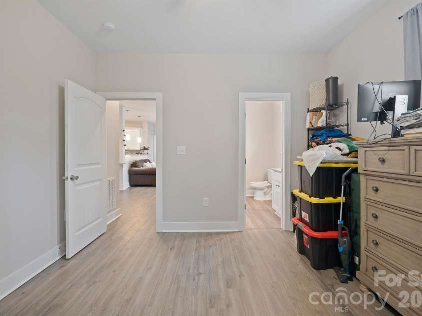 1544 Farmington Hills Drive, Conover, NC 28613.  MLS# CAR4405042, YatesRealty ID 41717. 