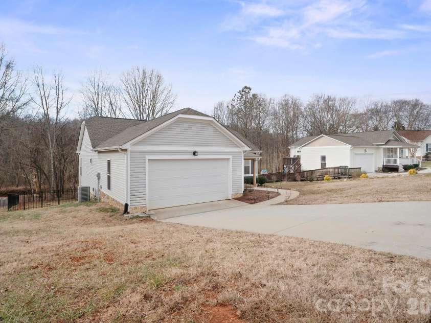 1544 Farmington Hills Drive, Conover, NC 28613.  MLS# CAR4405042, YatesRealty ID 41717. 