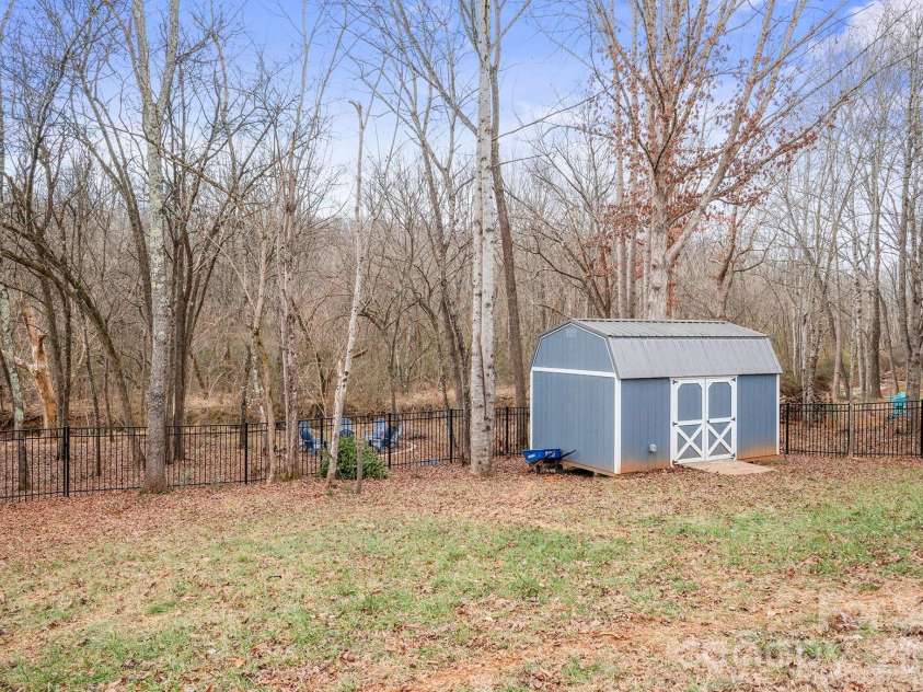1544 Farmington Hills Drive, Conover, NC 28613.  MLS# CAR4405042, YatesRealty ID 41717. 