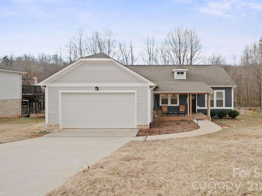 1544 Farmington Hills Drive, Conover, NC 28613.  MLS# CAR4405042, YatesRealty ID 41717. 