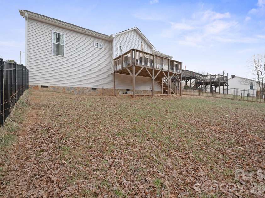 1544 Farmington Hills Drive, Conover, NC 28613.  MLS# CAR4405042, YatesRealty ID 41717. 