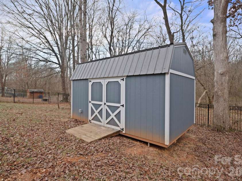 1544 Farmington Hills Drive, Conover, NC 28613.  MLS# CAR4405042, YatesRealty ID 41717. 