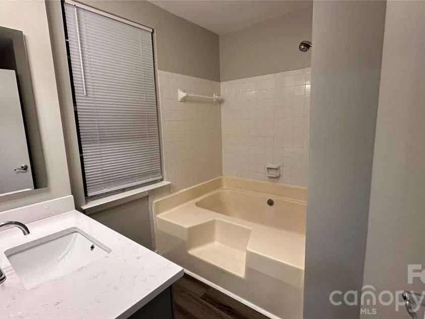 4807 Pennant Place, Charlotte, NC 28212.  MLS# CAR4406104, YatesRealty ID 41718. 