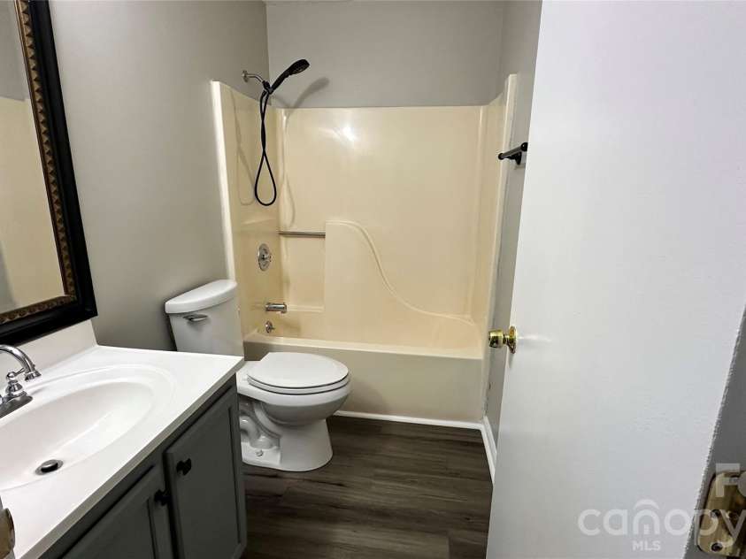 4807 Pennant Place, Charlotte, NC 28212.  MLS# CAR4406104, YatesRealty ID 41718. 