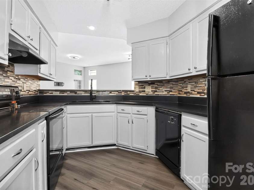 4807 Pennant Place, Charlotte, NC 28212.  MLS# CAR4406104, YatesRealty ID 41718. 