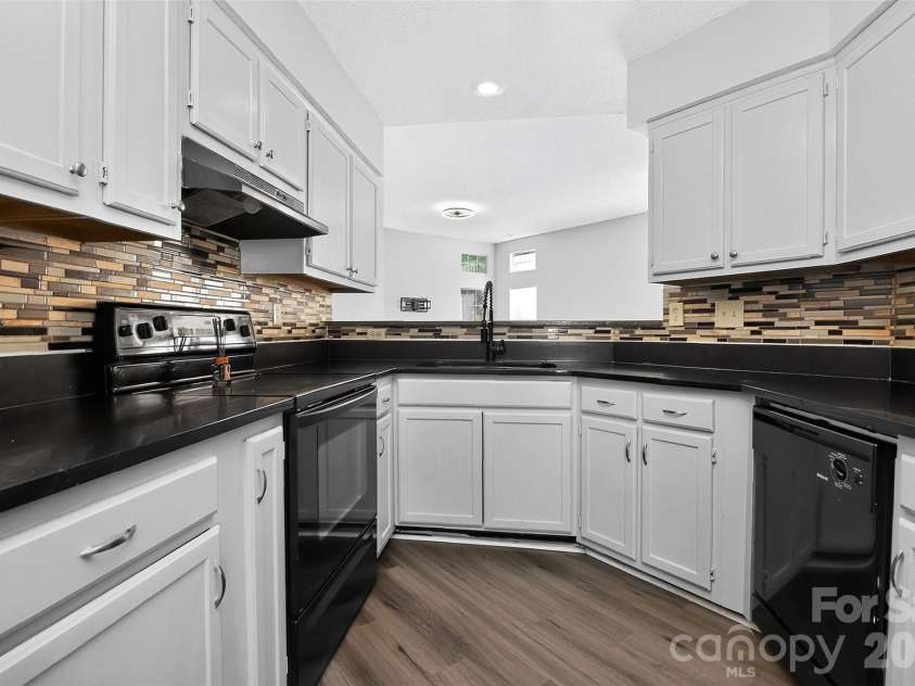 4807 Pennant Place, Charlotte, NC 28212.  MLS# CAR4406104, YatesRealty ID 41718. 