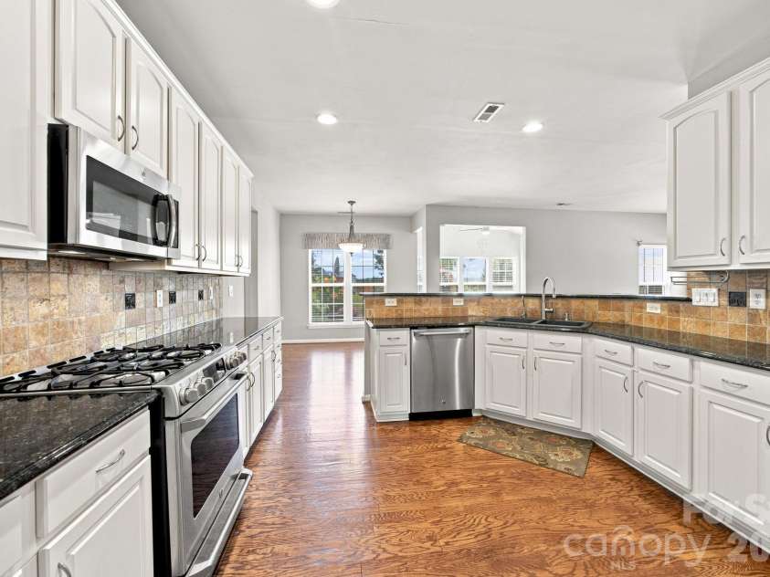 2426 Smith Cove Road, Denver, NC 28037.  MLS# CAR4401720, YatesRealty ID 41719. Kitchen