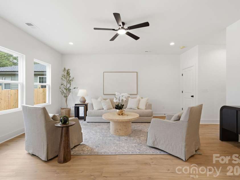 1735 Byrum Street, Charlotte, NC 28216.  MLS# CAR4401180, YatesRealty ID 41720. 
