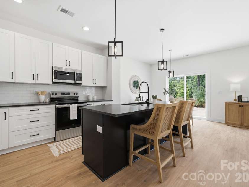 1735 Byrum Street, Charlotte, NC 28216.  MLS# CAR4401180, YatesRealty ID 41720. 