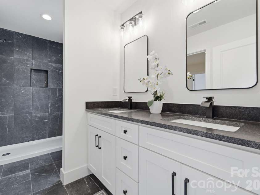 1735 Byrum Street, Charlotte, NC 28216.  MLS# CAR4401180, YatesRealty ID 41720. 