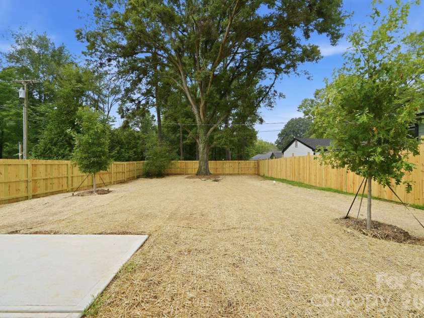 1735 Byrum Street, Charlotte, NC 28216.  MLS# CAR4401180, YatesRealty ID 41720. 