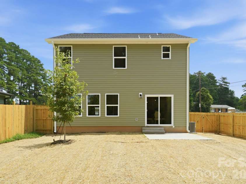 1735 Byrum Street, Charlotte, NC 28216.  MLS# CAR4401180, YatesRealty ID 41720. 