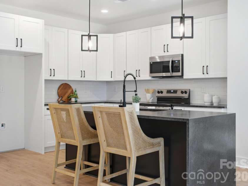 1735 Byrum Street, Charlotte, NC 28216.  MLS# CAR4401180, YatesRealty ID 41720. 