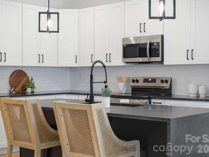 1735 Byrum Street, Charlotte, NC 28216.  MLS# CAR4401180, YatesRealty ID 41720. 